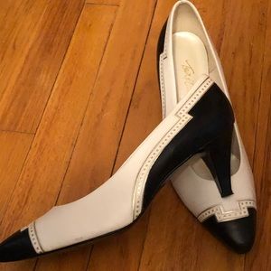 Medium heel dress shoe - worn once
